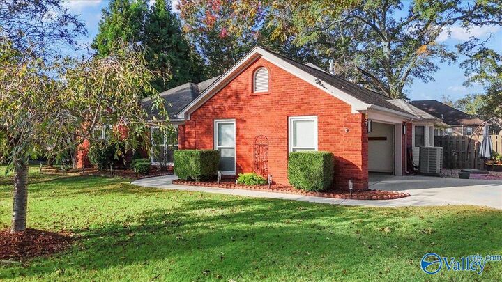 Property Photo:  146 Manor House Drive  AL 35811