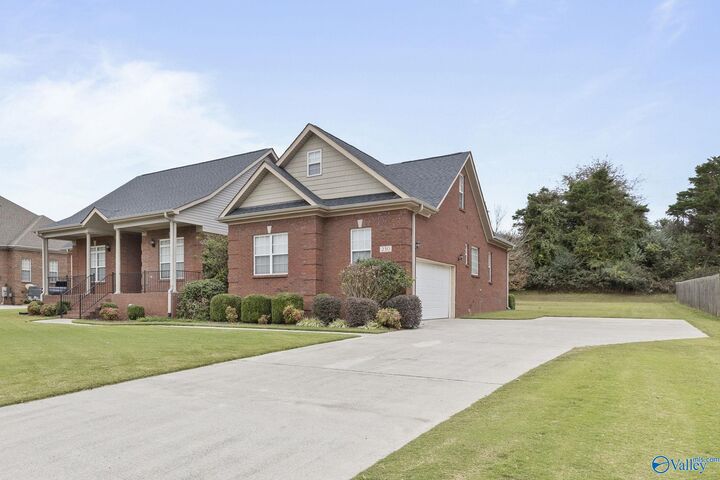 Property Photo:  230 Twin Lakes Drive  AL 35761
