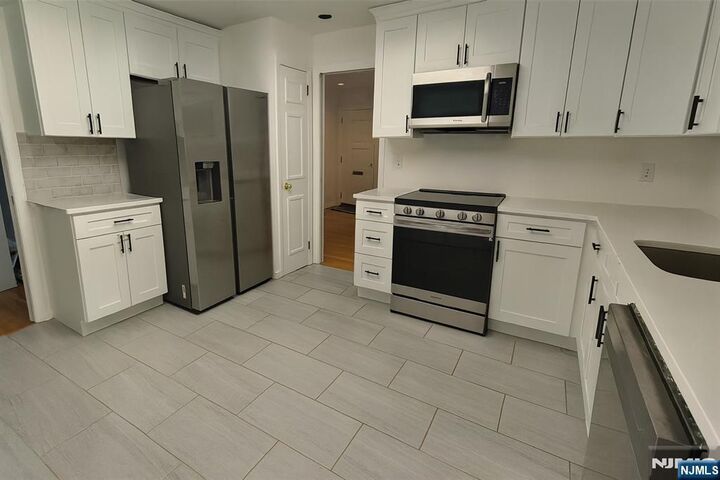 Property Photo:  454 Westview Place  NJ 07024 