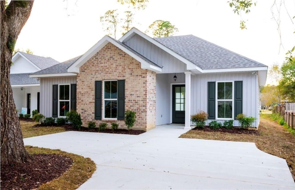 Property Photo:  4126 Dauphine Street  LA 70460 