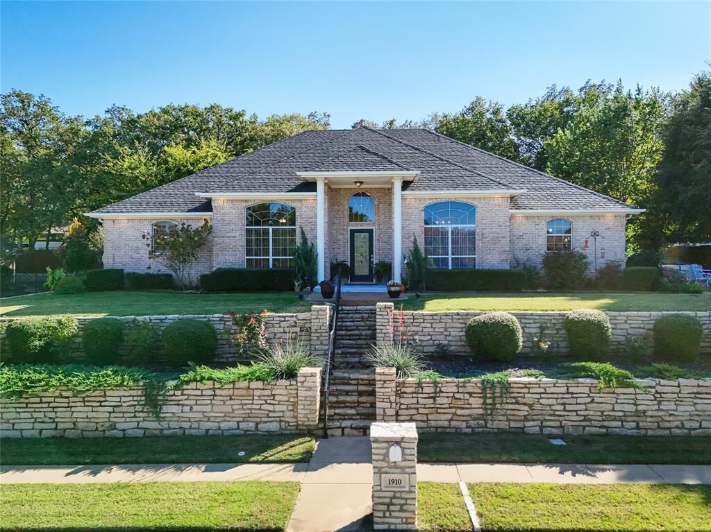 Property Photo:  1910 Maplewood Drive  TX 76087 