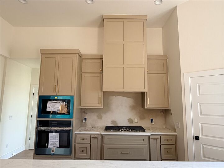 Property Photo:  6909 SW Basswood Avenue  AR 72713 