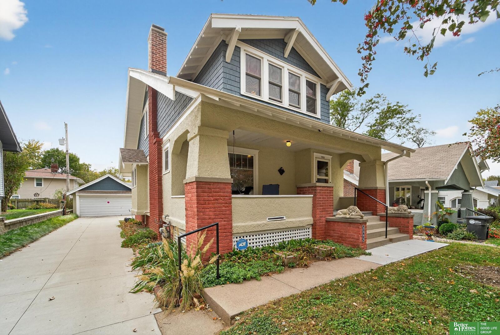 Property Photo:  2565 Newport Avenue  NE 68112