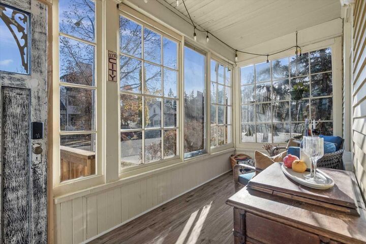 Property Photo:  1038 1 Avenue NW  AB T2N 0A7 