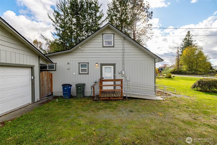 Property Photo:  879 N Fruitdale Road  WA 98284 