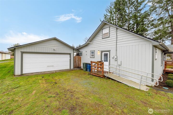 Property Photo: 879 N Fruitdale Road WA 98284