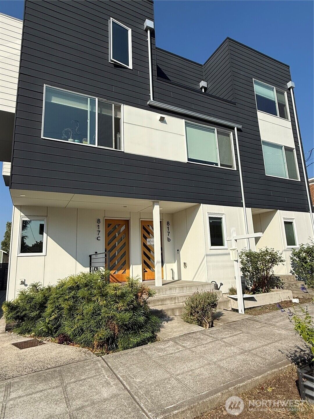 Property Photo:  817  24th Avenue S B  WA 98144 