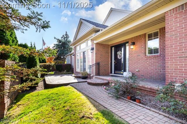 207 Harrington Drive  Troy MI 48098 photo