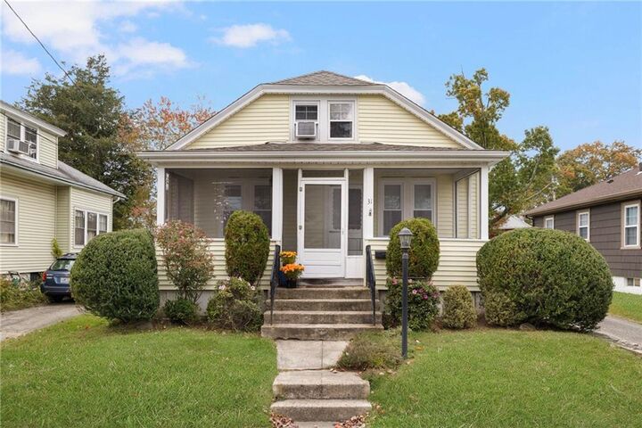 31 Longwood Avenue  Warwick RI 02888 photo