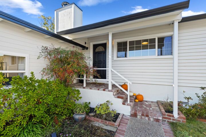 Property Photo:  2504 Hastings Avenue  CA 94061