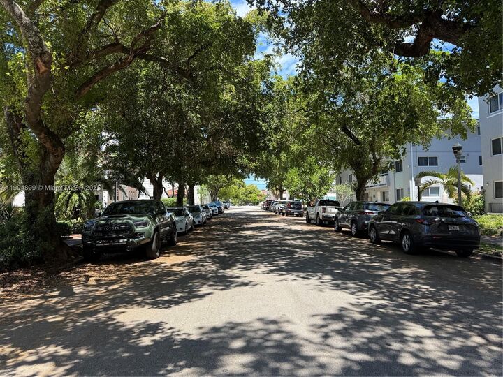 Property Photo: 223 Calabria Ave 10 FL 33134