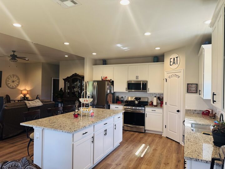 Property Photo:  703 Cottonwood Dr  TX 77630