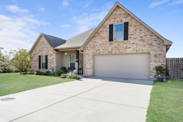 Property Photo:  703 Cottonwood Dr  TX 77630 