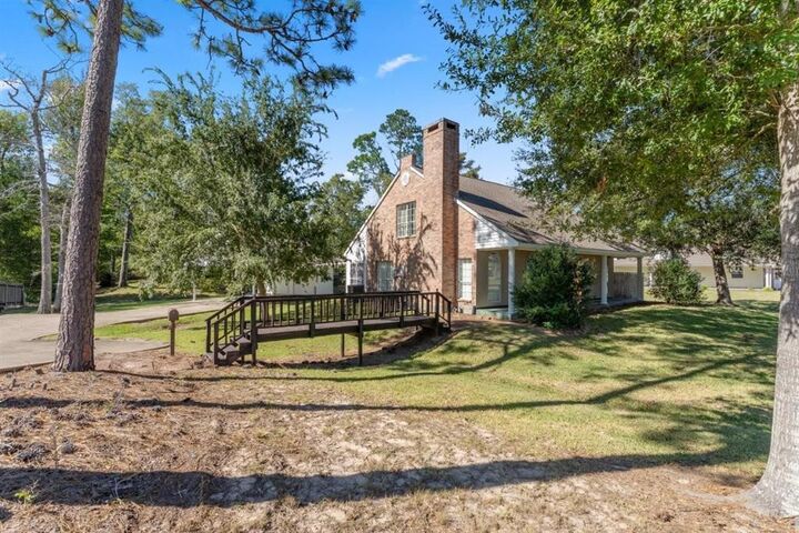 Property Photo:  335 W Presidential Circle W  LA 70611 