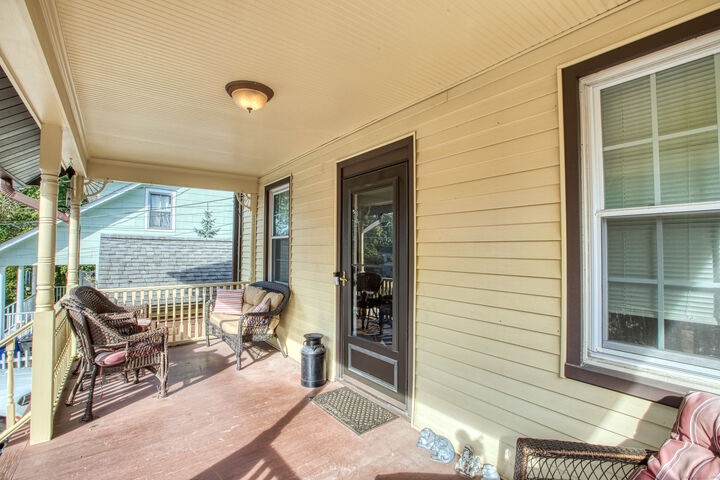 Property Photo:  5 Hervey Street  CT 06830 