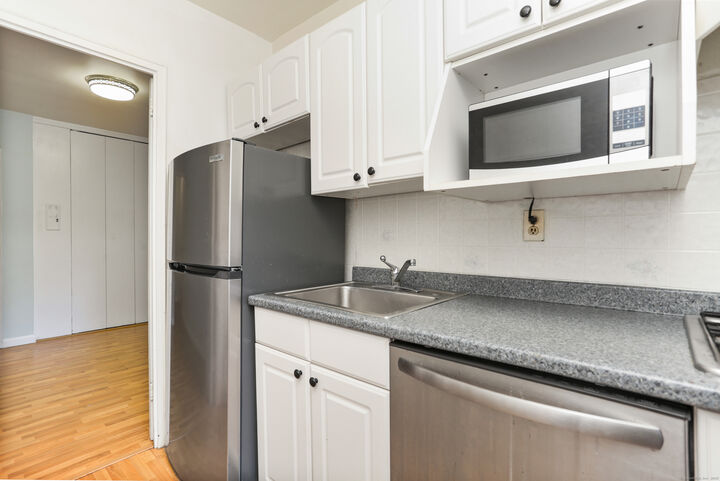 Property Photo: 444 Bedford Street Apt 2B CT 06901