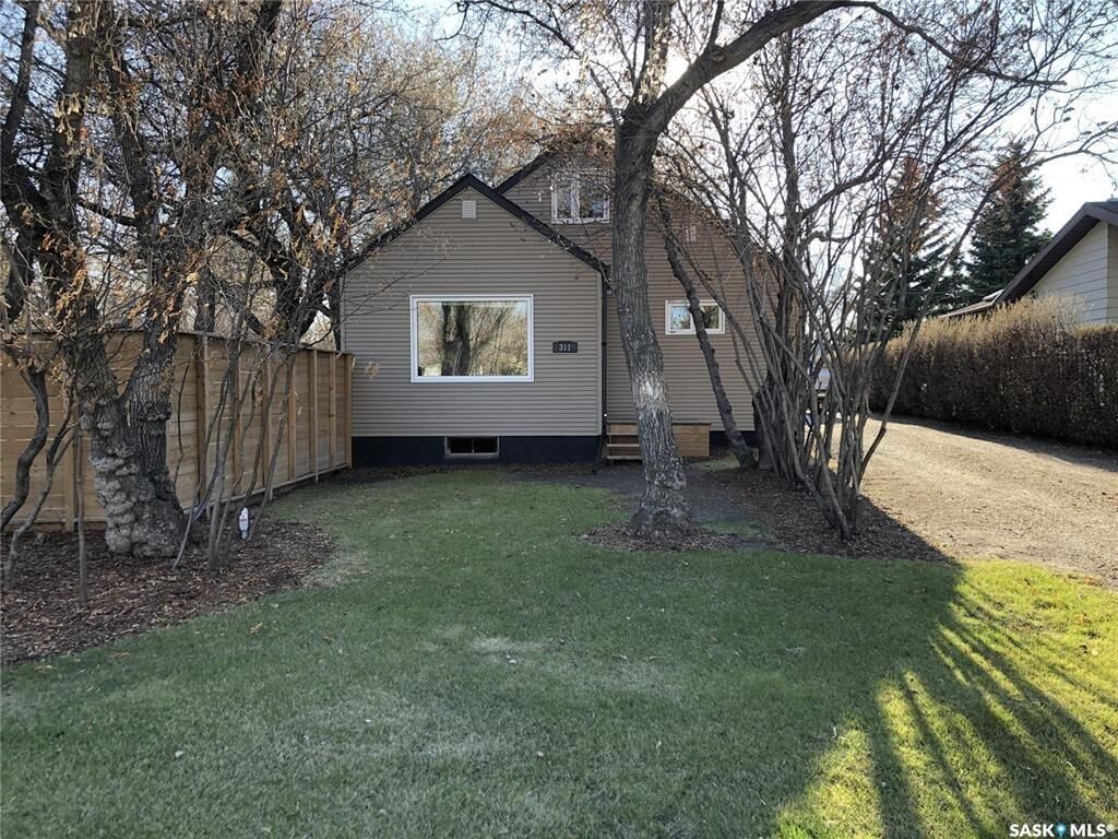 Property Photo:  311 7th Street E  SK S0A 4T0