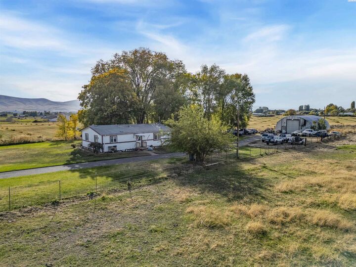 Property Photo:  7702 N Griffin Road  WA 99350