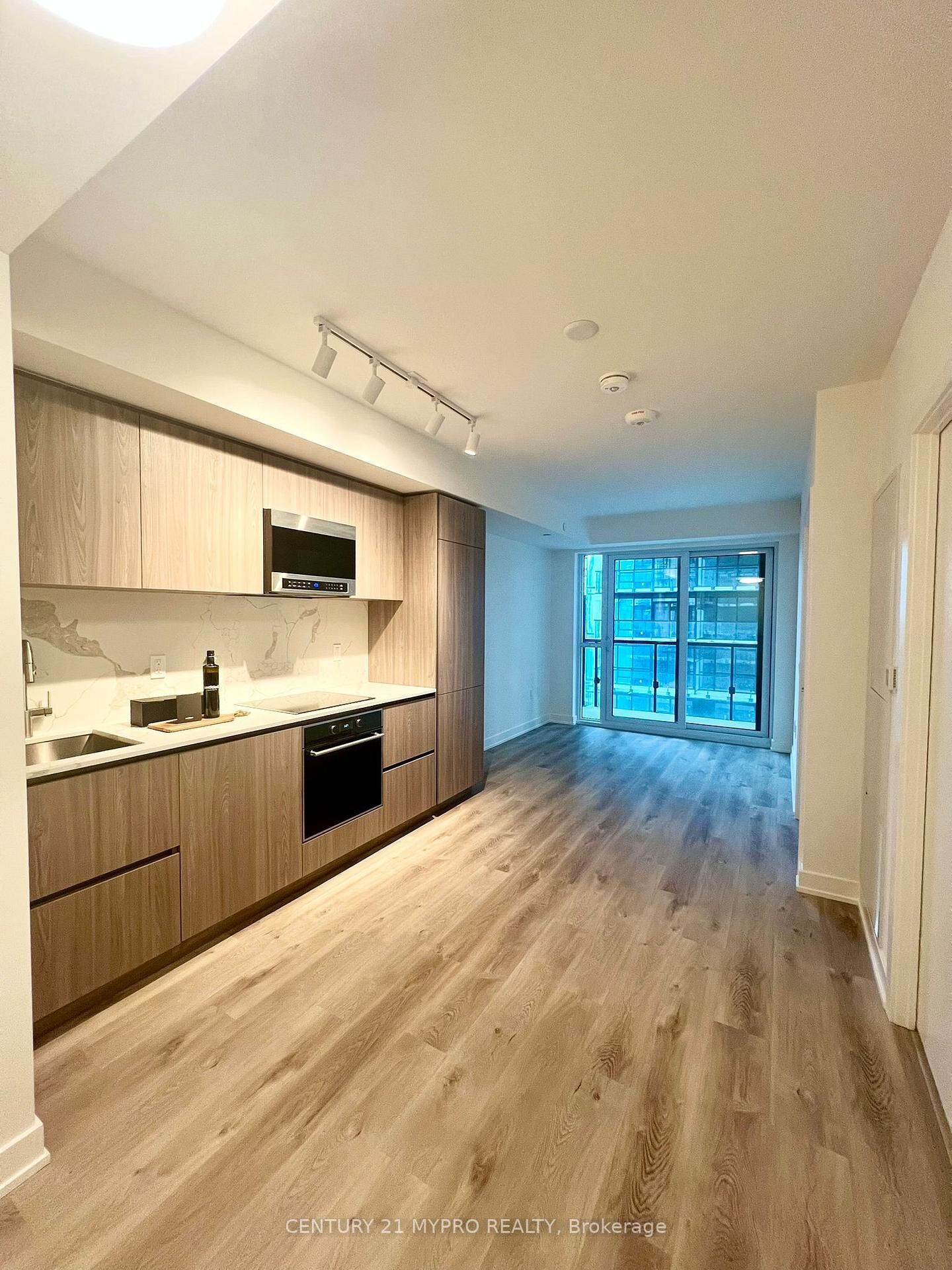 Property Photo: 120 Broadway Avenue 1107 ON M4P 0E9