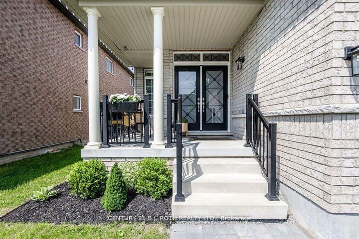 Property Photo:  20 Westminster Circle  ON L4M 0A3