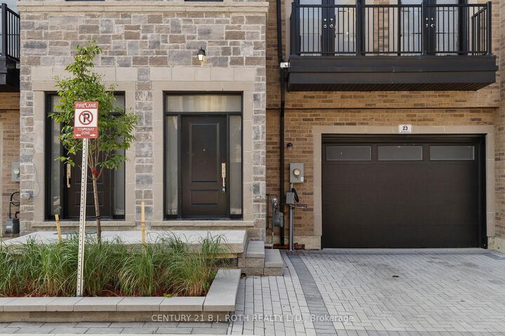 Property Photo: 260 Eagle Street 23 ON L3Y 1K1