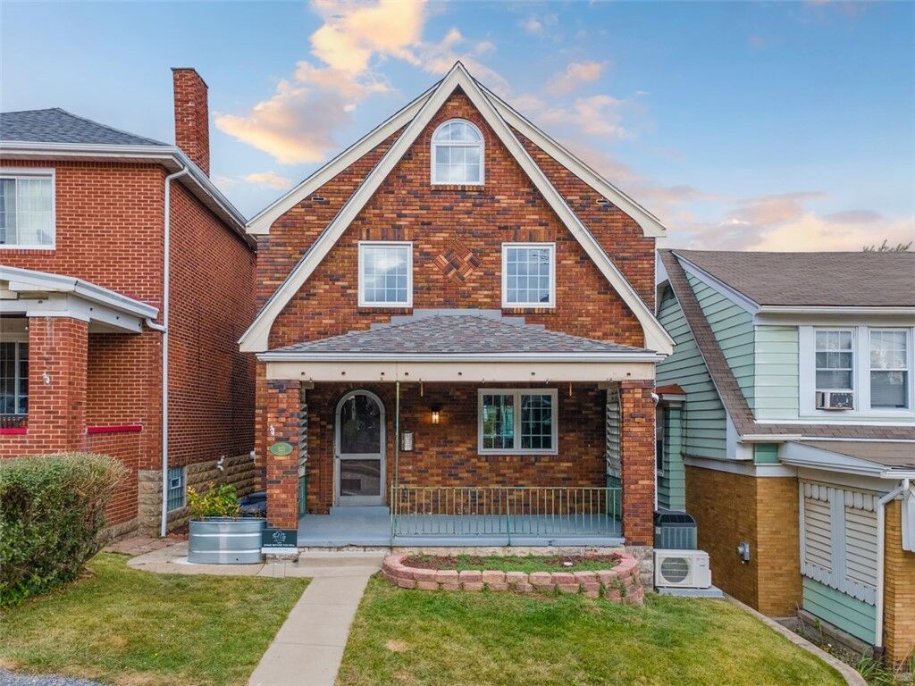 Property Photo:  821 Rossmore Ave  PA 15226 