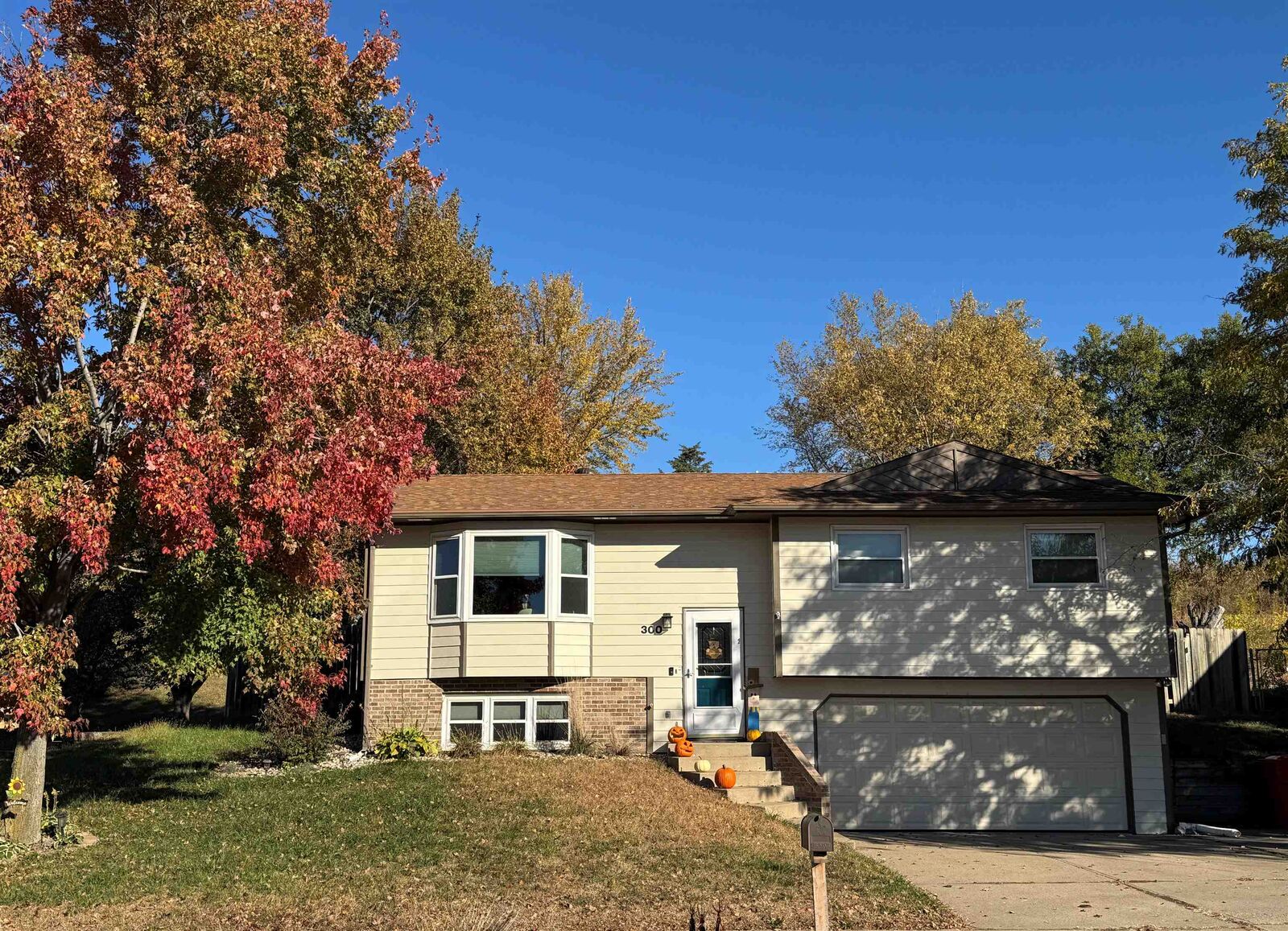 Property Photo:  300 W 25th  SD 57078 