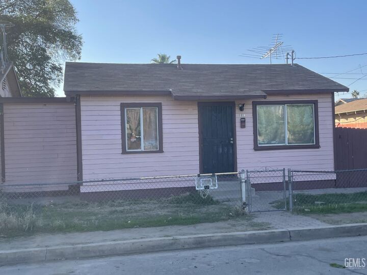 Property Photo:  339 Maple Avenue  CA 93280 