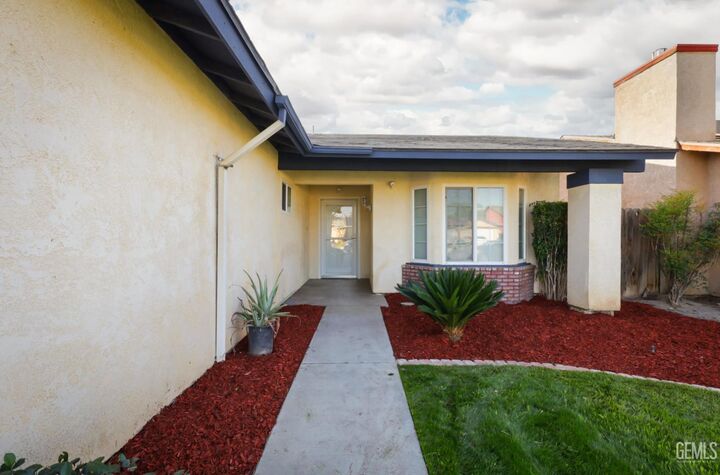 Property Photo: 6709 Pauline Court CA 93307