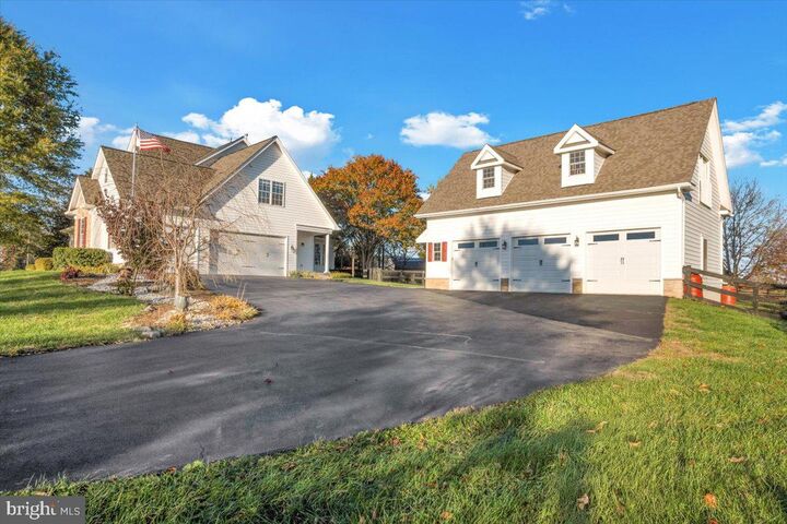 Property Photo:  16886 Ivandale Road  VA 20158 