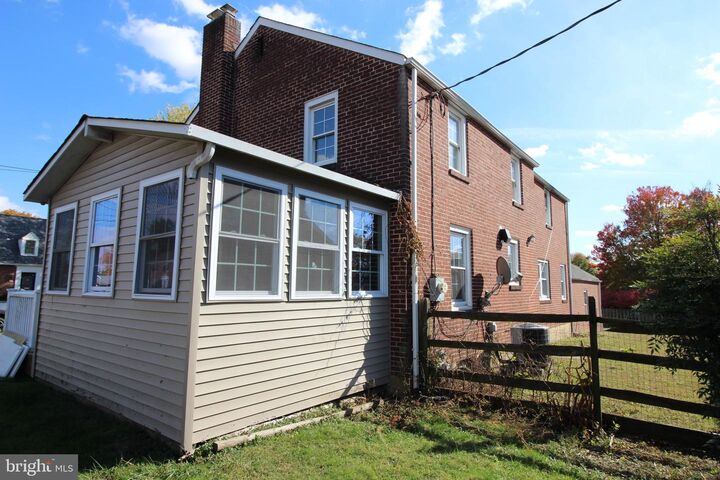 Property Photo: 405 N Augustine Street DE 19804