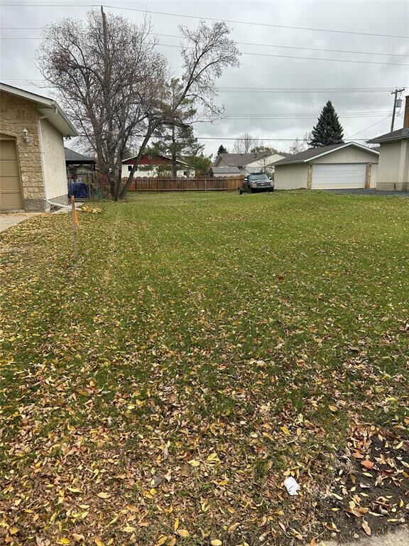 Property Photo:  0 Knowles Avenue  MB R2G 1E1