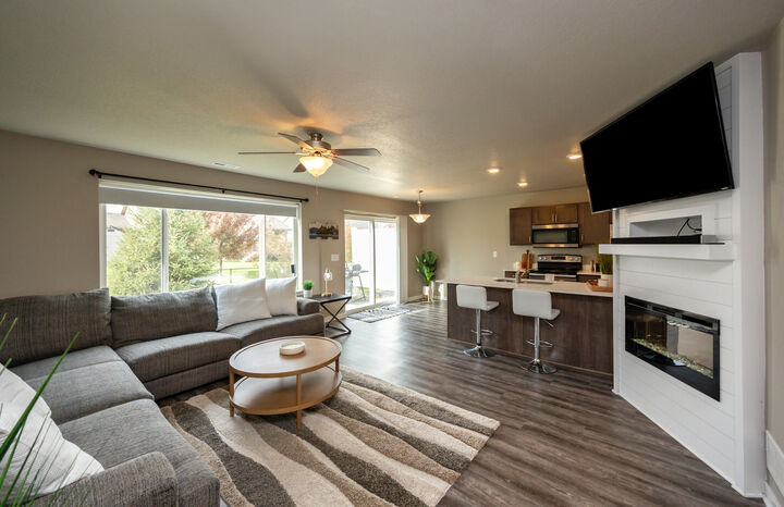 Property Photo:  783 NE Macey Way  IA 50263 