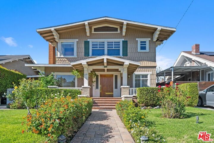 Property Photo:  239 S Gramercy Pl  CA 90004