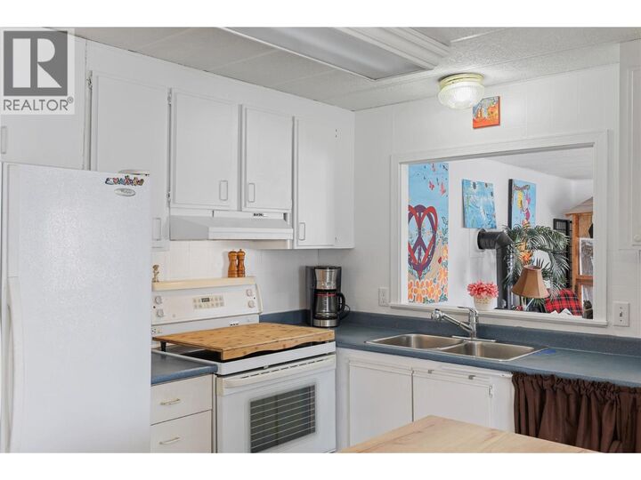 Property Photo: 2400 Oakdale Way 202 BC V2B 6W7