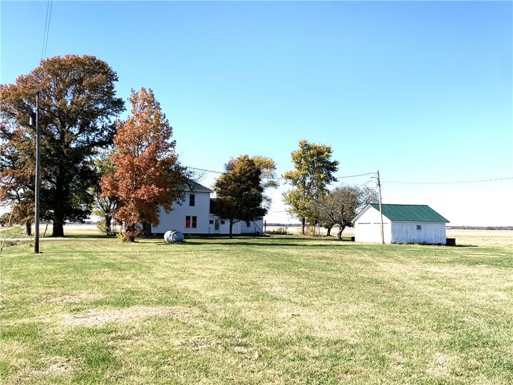 Property Photo: 1417 E 500 North Road IL 62557