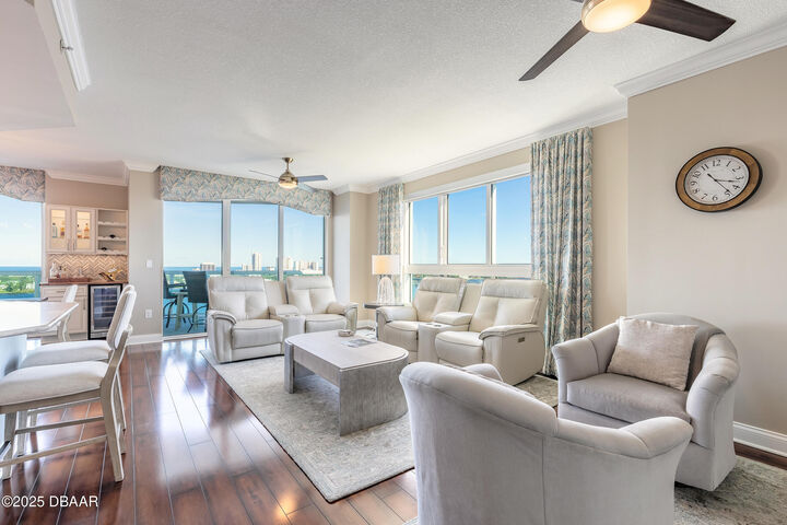 Property Photo: 231 Riverside Drive 1501 FL 32117