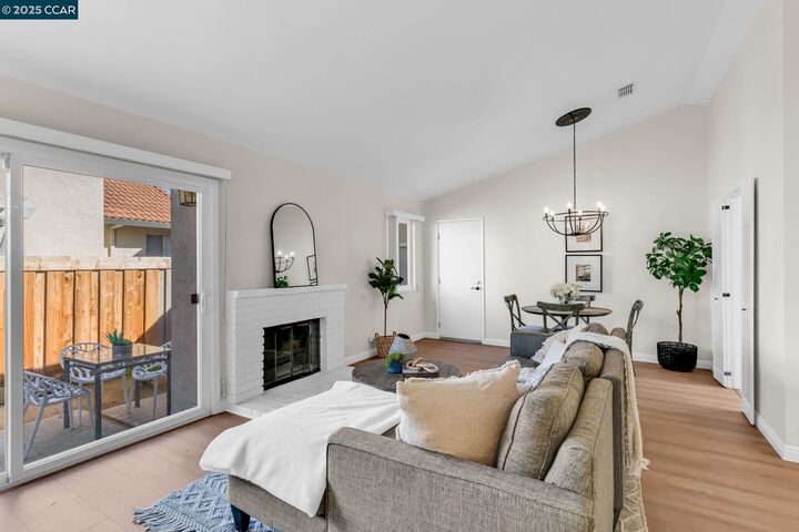 Property Photo: 7 Clark Creek Circle CA 94517