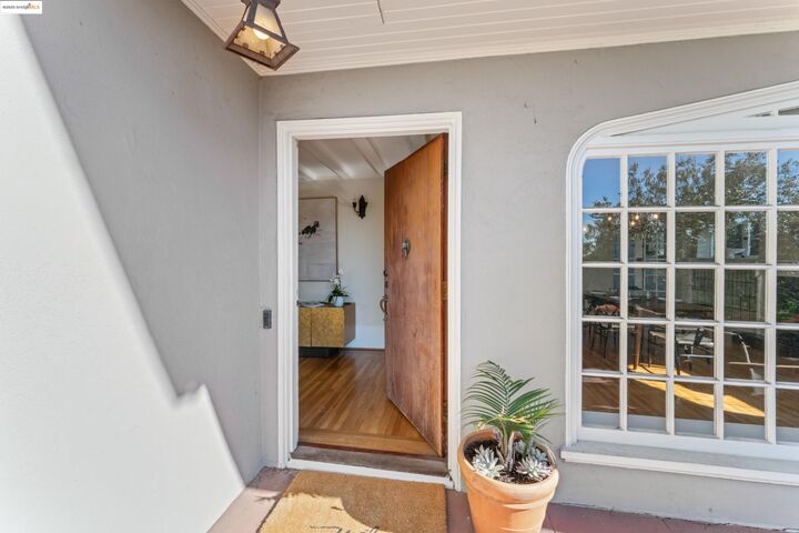 Property Photo:  44 Oak Ridge Rd  CA 94705 