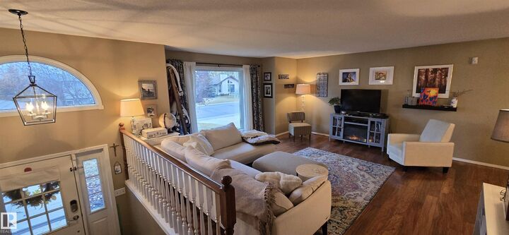 Photo de la propriété:  5313 60 Avenue  AB T9C 1J4