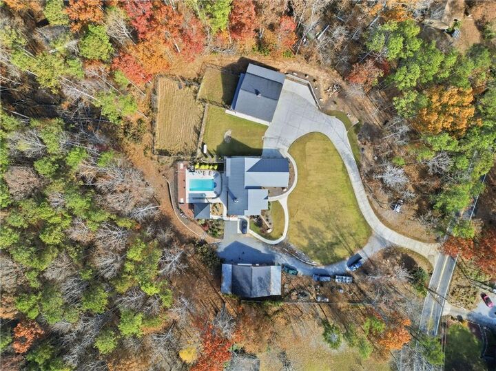 Property Photo:  386 N Victoria Road  GA 30189 