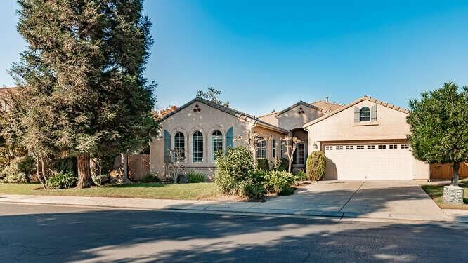 Property Photo:  2592 E Sage Way  CA 93720 