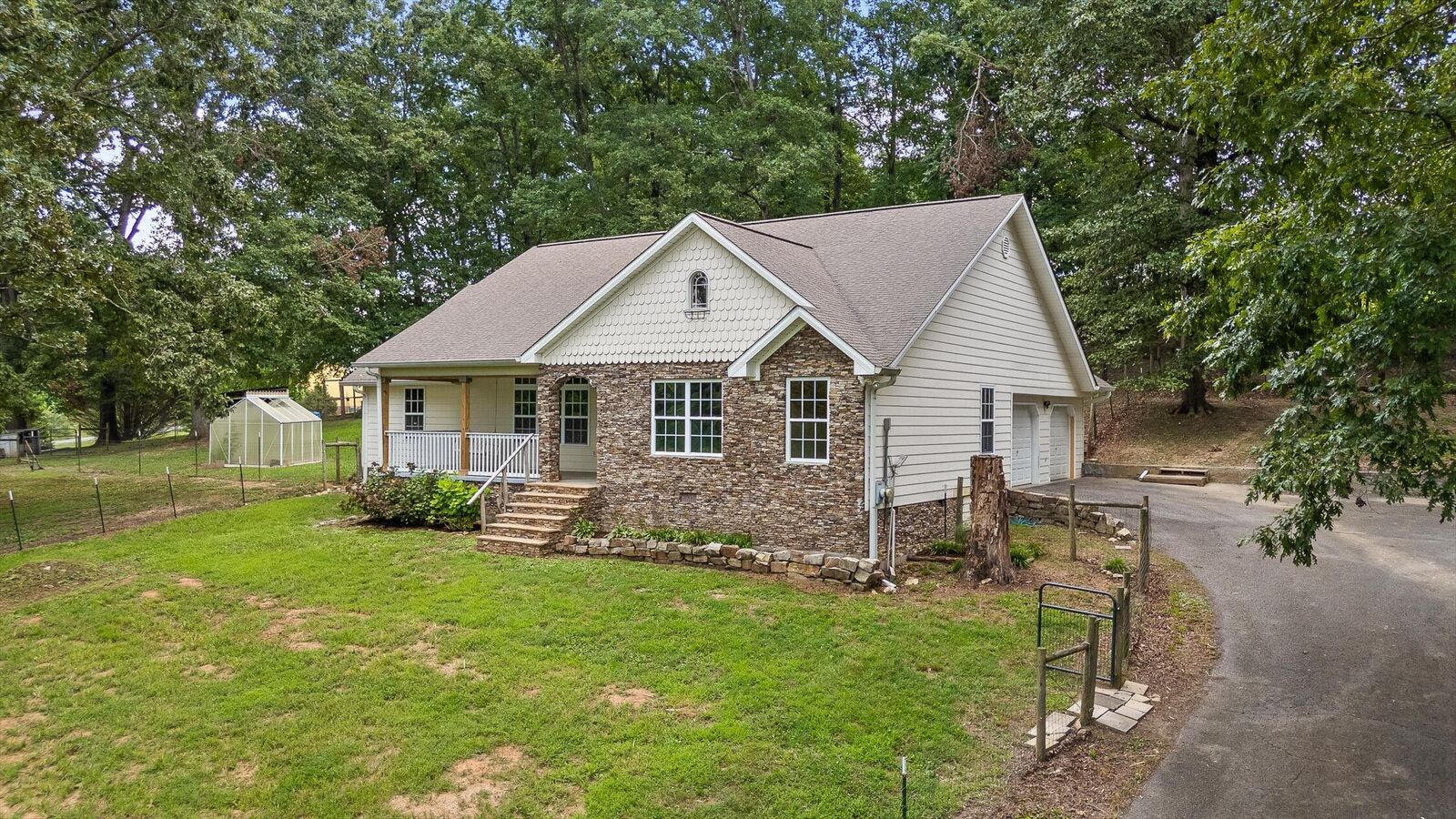 Property Photo: 1814 Hudlow Loop Road TN 37327