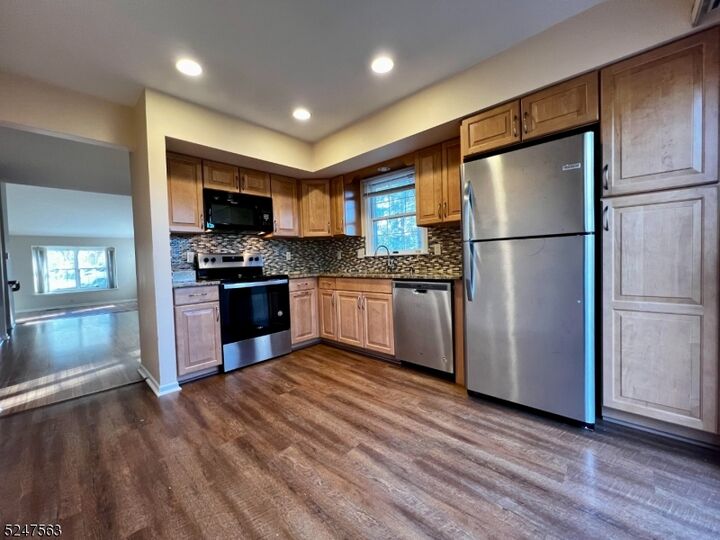 Property Photo:  19 Stone Run Rd  NJ 07921 