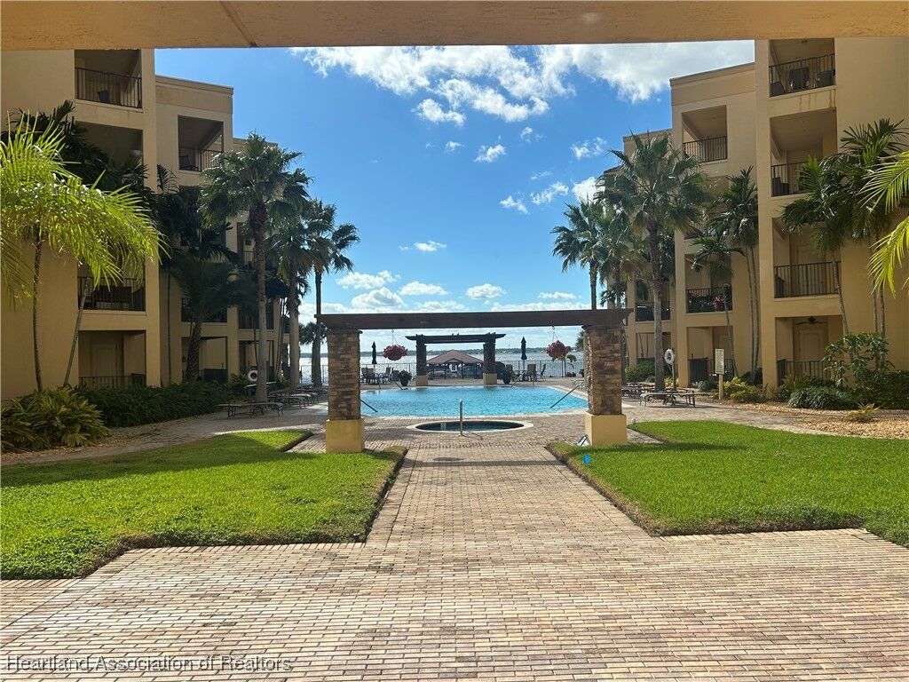 Property Photo:  2351 Lakeview Drive 119  FL 33870 