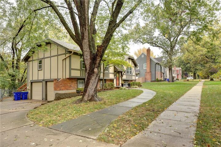 Property Photo:  9664 Roe Avenue  KS 66207 