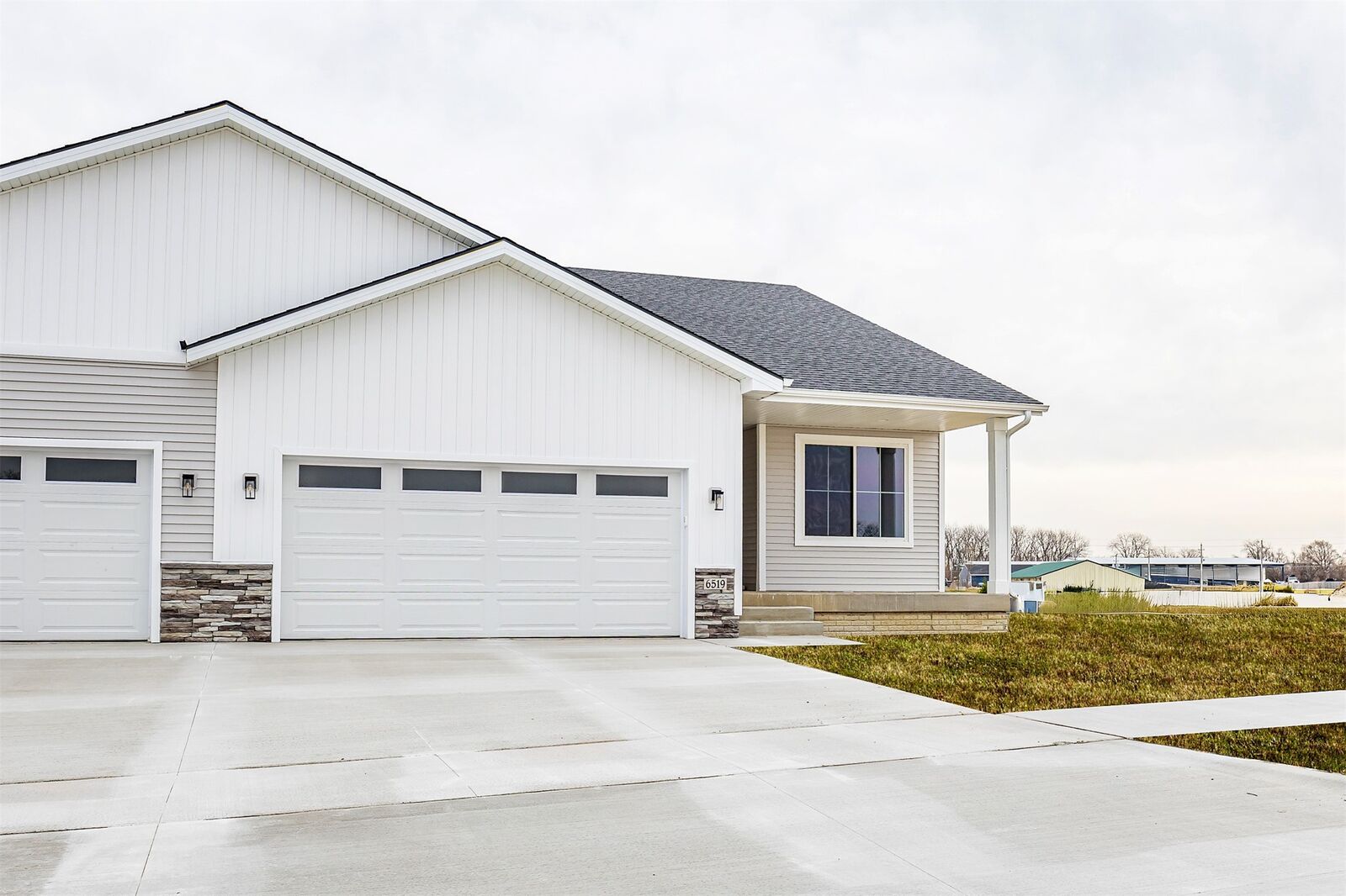 Property Photo: 6519 NE 11th Court IA 50313