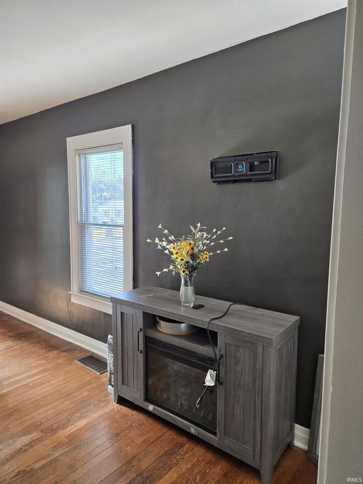 Property Photo: 1210 N 13th Street IN 47591