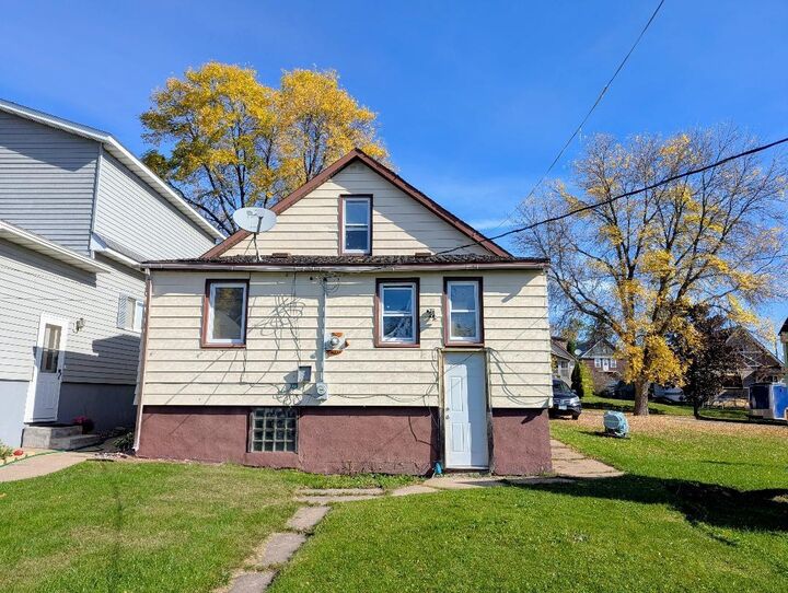 Property Photo:  111 W Nebraska Ave  MN 55741 