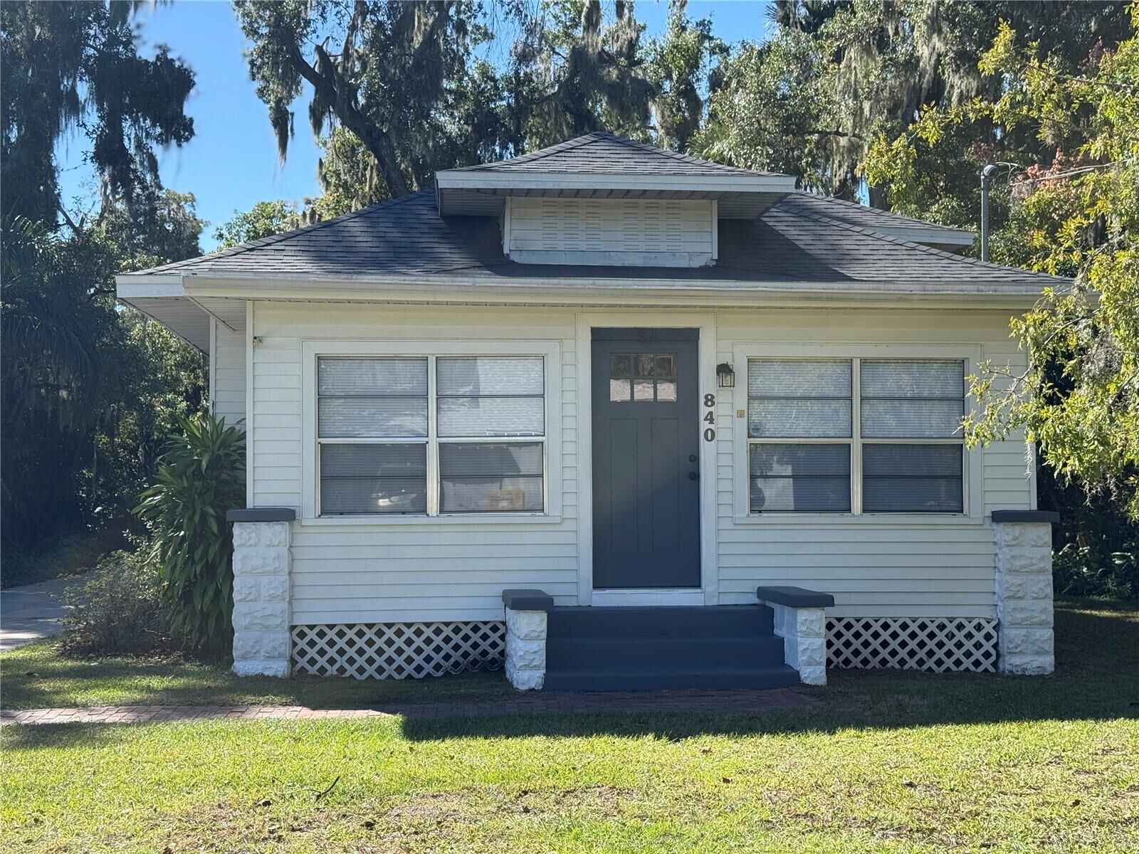 Property Photo:  840 E 9th Avenue  FL 32757 